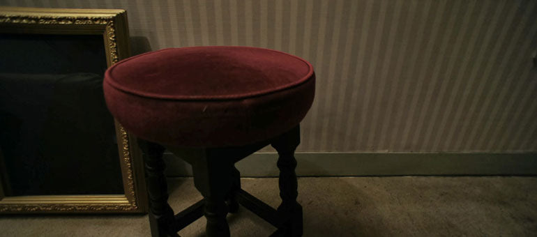 ヨーロッパの赤い椅子