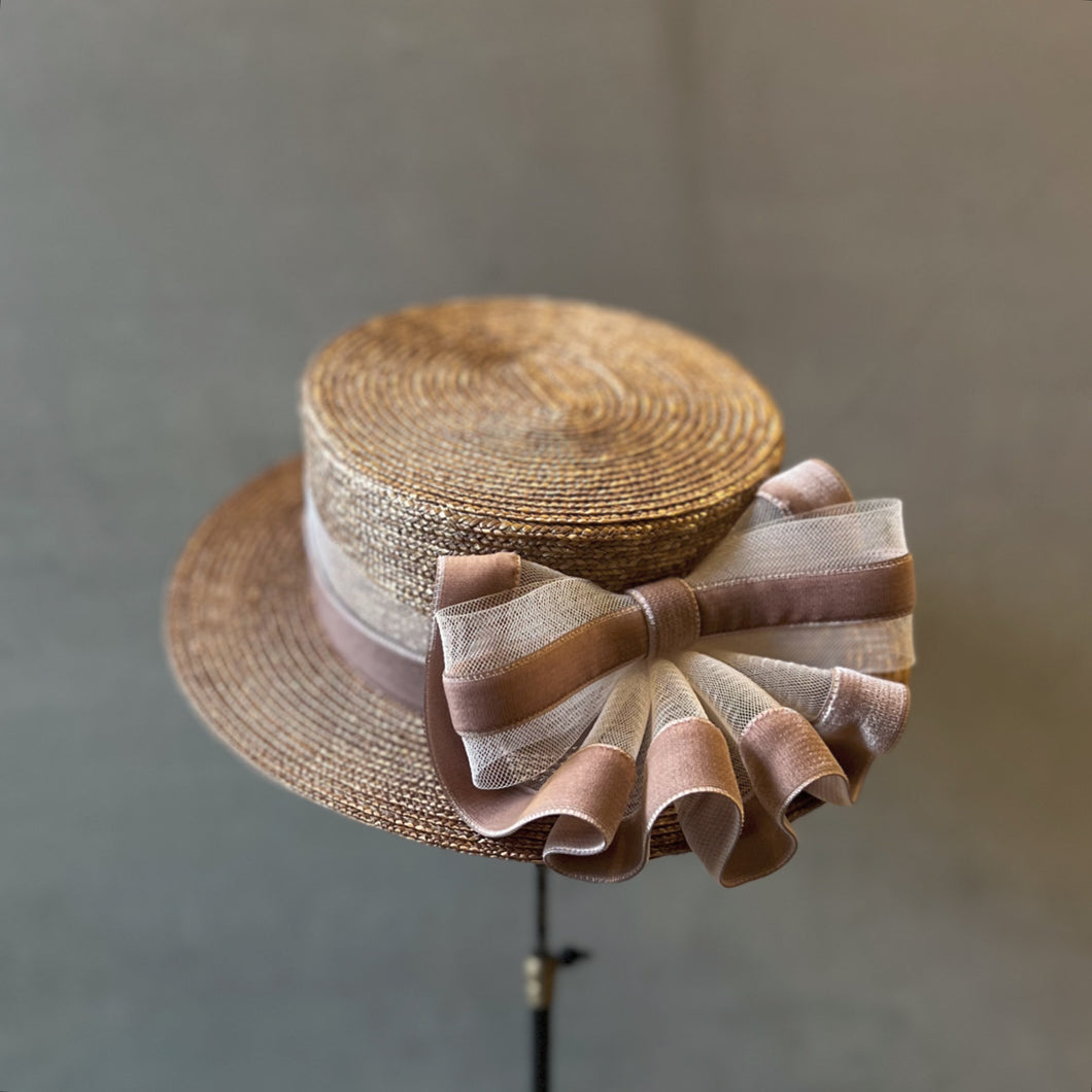 Plump flill canotier