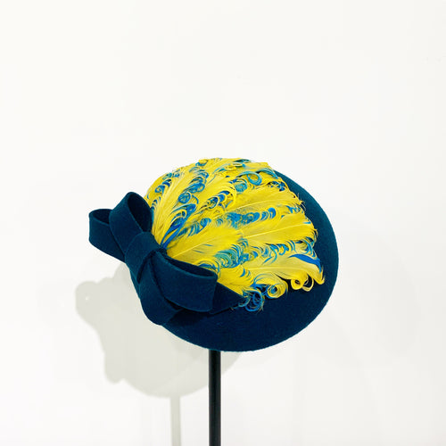 Ribbon & feathers mushroom